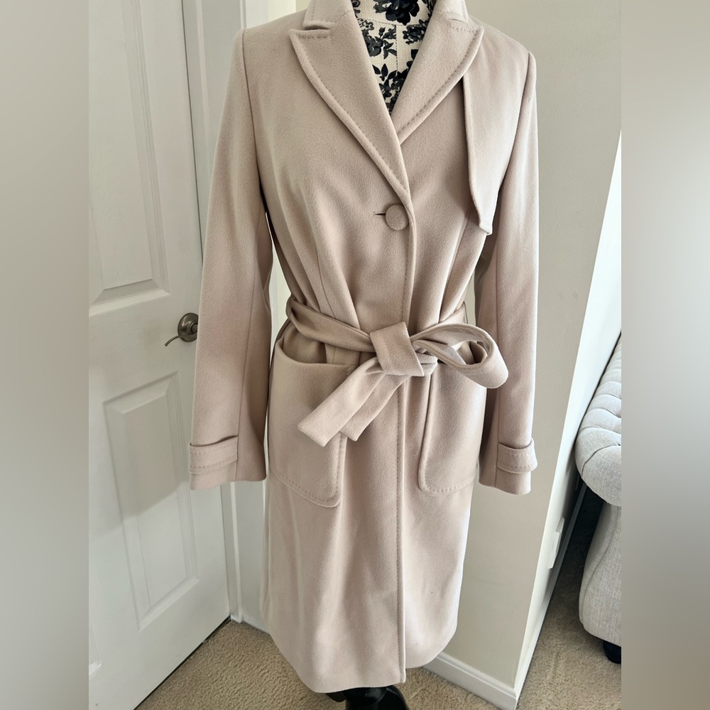 Cashmere and wool coat in light greige. European brand Elena. Size 6.